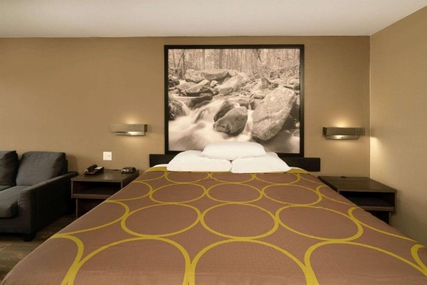 Super 8 by Wyndham Cleveland image 12