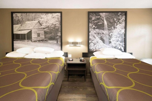 Super 8 by Wyndham Cleveland image 14