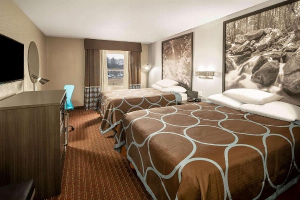 Super 8 by Wyndham Cleveland image 16