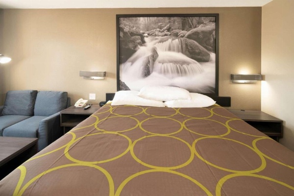 Super 8 by Wyndham Cleveland image 21