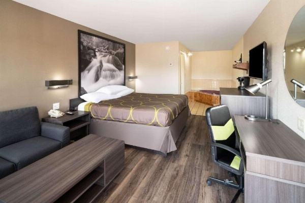 Super 8 by Wyndham Cleveland image 22