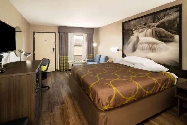 Super 8 by Wyndham Cleveland image 23