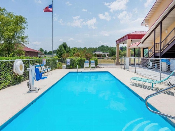 Super 8 by Wyndham Cleveland image 26