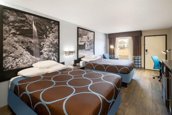 Super 8 by Wyndham Cleveland image 29